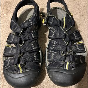 Woman’s 11 Black Keen Sandals